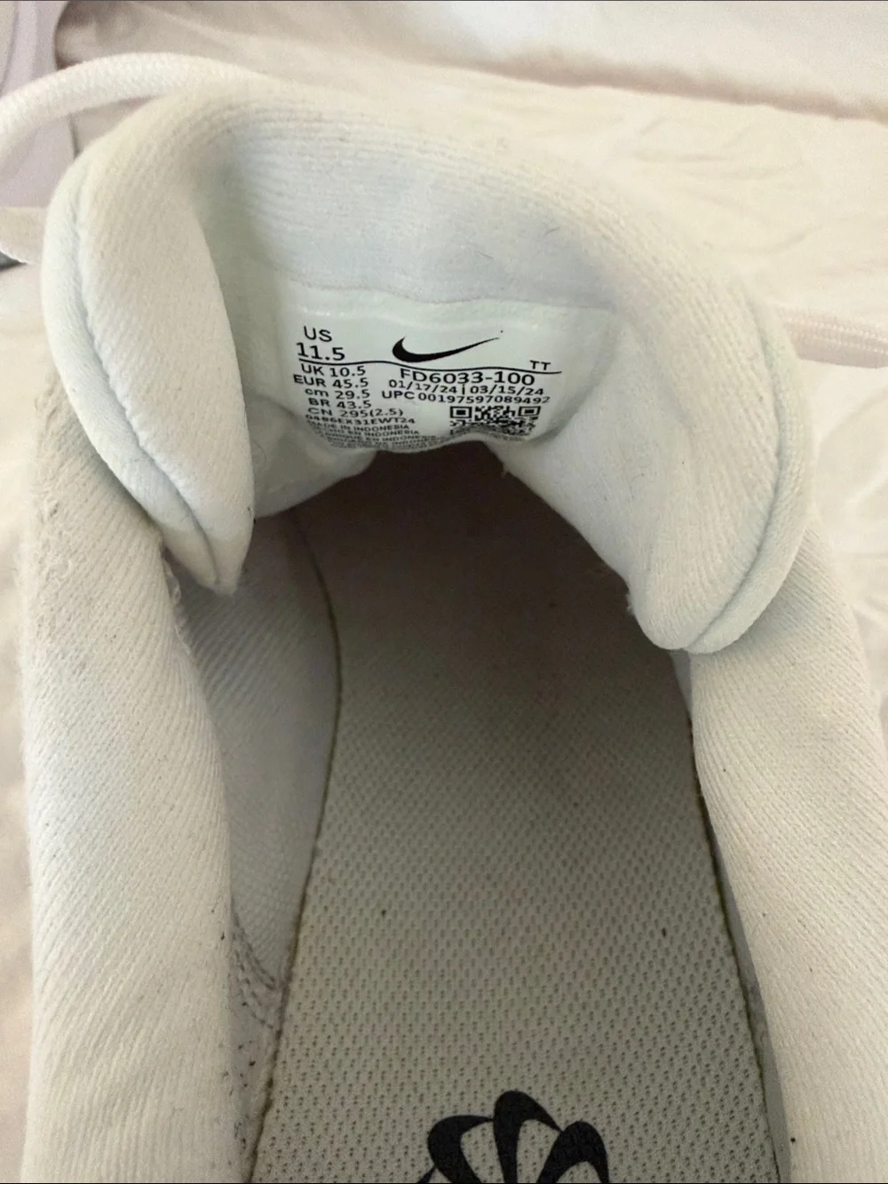 Nike White and Black Mesh Running Sneakers